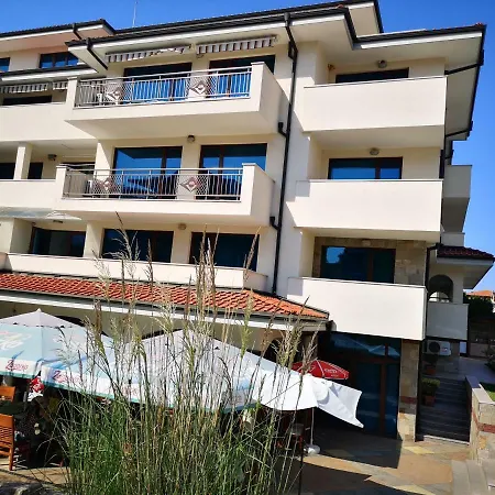 Лесо Ул. „Бриз“ 32 Апартаменты Apartamento Ravda